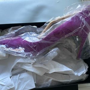 Banana Rep. women’s shoes, size 6,5; color fuchsia, brand new, $90, heels 3 in